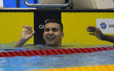 Le nageur palestinien Yazan Al Bawwab pendant les éliminatoires du 100m nage libre masculin aux Championnats du monde de natation à Fukuoka, au Japon, le 26 juillet 2023. (Crédi : Lee Jin-man/AP)