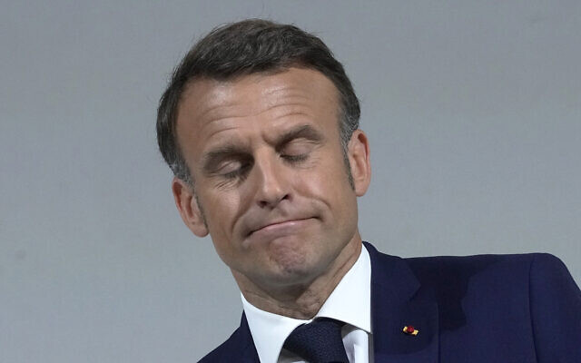 Le président français Emmanuel Macron prononce un discours à Paris, le 12 juin 2024. (Crédit : AP Photo/Michel Euler, File) Le président français Emmanuel Macron prononce un discours à Paris, le 12 juin 2024. (Crédit : AP Photo/Michel Euler, File)
