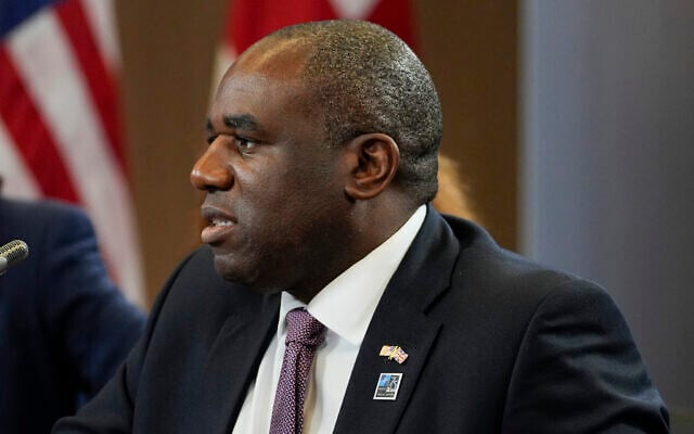 Le ministre britannique des Affaires étrangères, David Lammy, lors d'une réunion avec le secrétaire d'État Antony Blinken, pendant le sommet de l'OTAN, à Washington, le 10 juillet 2024. (Crédit : Stephanie Scarbrough/AP) Le ministre britannique des Affaires étrangères, David Lammy, lors d'une réunion avec le secrétaire d'État Antony Blinken, pendant le sommet de l'OTAN, à Washington, le 10 juillet 2024. (Crédit : Stephanie Scarbrough/AP)
