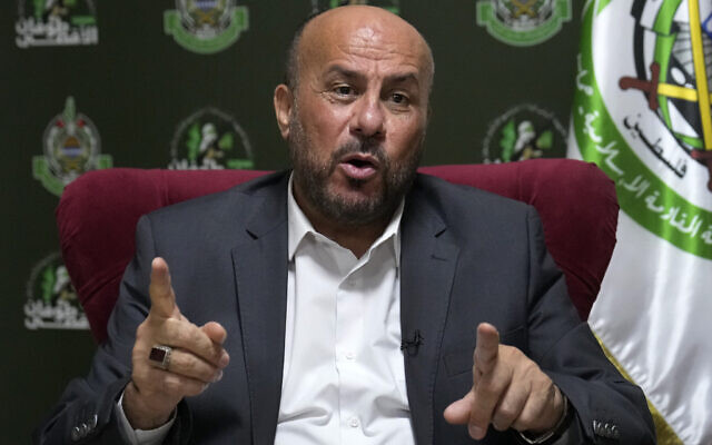 Ahmed Abdul-Hadi, chef du bureau politique du Hamas au Liban, s'exprime lors d'un entretien avec l’Associated Press, à Beyrouth, le 12 juillet 2024. (Crédit : AP Photo/Hussein Malla) Ahmed Abdul-Hadi, chef du bureau politique du Hamas au Liban, s'exprime lors d'un entretien avec l’Associated Press, à Beyrouth, le 12 juillet 2024. (Crédit : AP Photo/Hussein Malla)