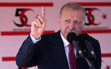 Le président turc Recep Tayyip Erdogan lors d'un défilé militaire dans la zone occupée par les Turcs dans la capitale divisée Nicosie, à Chypre, le 20 juillet 2024. (Crédit : Petros Karadjias/AP)