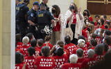 Des manifestants protestant contre Israël dans le Cannon House Office Building, au Capitole, à Washington, le 23 juillet 2024. (Crédit : J. Scott Applewhite/AP)
