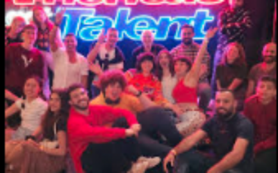 Les membres de Jerusalem Youth Chorus sur le plateau de l'émission "America's Got Talent", le 16 juillet 2024. (Crédit : Capture d'écran/Facebook Jerusalem Youth Chorus ; utilisée conformément à l'article 27a de la loi sur les droits d'auteur)