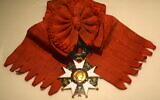 Croix de chevalier de l'ordre national de la légion d'honneur, modèle IIIe République. (Crédit : Chatsam, CC BY-SA 3.0)