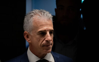 Le chef du Mossad David Barnea assiste à une cérémonie d'État marquant les 50 ans de la guerre du Kippour, au cimetière militaire du mont Herzl à Jérusalem, le 26 septembre 2023. (Crédit : Chaim Goldberg/Flash90)