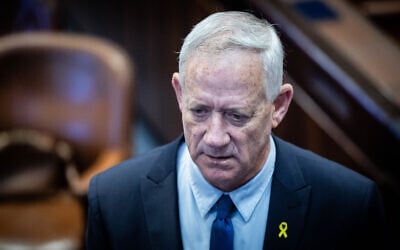 Le leader du parti HaMahane HaMamlahti Benny Gantz, à la Knesset, le 26 juin 2024. (Crédit : Yonatan Sindel/Flash90)