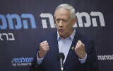 Le chef du parti HaMahane HaMamlahti Benny Gantz lors d'une conférence de presse, à la Knesset, à Jérusalem, le 24 juillet 2024. (Crédit : Chaïm Goldberg/FLASH90)