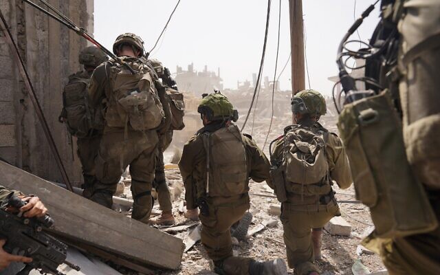 Les troupes opérant dans la bande de Gaza sur une photo non datée publiée le 18 juillet 2024. (Crédit : Armée israélienne) Les troupes opérant dans la bande de Gaza sur une photo non datée publiée le 18 juillet 2024. (Crédit : Armée israélienne)