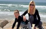 Photo non datée de Sigal Yana Itzkovich avec son fils. (Crédit : Autorisation ; utilisée conformément à l'article 27a de la loi sur les droits d'auteur)