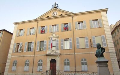 L’Hôtel de ville d’Antibes, en 2011. (Crédit : Aimelaime / Domaine public)
