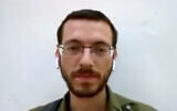 Aviad Shlomo Sarid, de l'implantation de Revava en Cisjordanie, s'adresse à l'organisme de radiodiffusion Kan après que les États-Unis ont imposé par erreur des sanctions à son encontre plutôt qu'à celle de Shlomo Sarid, le chef du groupe d'extrême droite Tzav 9, le 15 juillet. 2024. (Capture d'écran, utilisée conformément à l'article 27a de la loi sur le droit d'auteur)