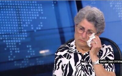 L'ancienne otage Adina Moshe s'exprime pendant un entretien avec la Douzième chaîne, le 26 juillet 2024. (Capture d'écran)