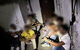 Des migrants érythréens arrêtés par la police à la suite d'une rixe, dans le sud de Tel Aviv, le 7 juillet 2024. (Crédit : Police israélienne)