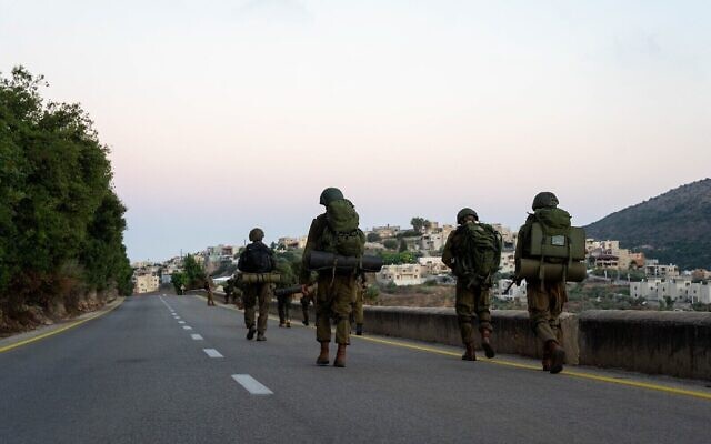 Des réservistes de la Brigade Alon effectuant un exercice dans le nord d'Israël, sur une photo handout publiée le 24 juillet 2024. (Crédit : Armée israélienne)