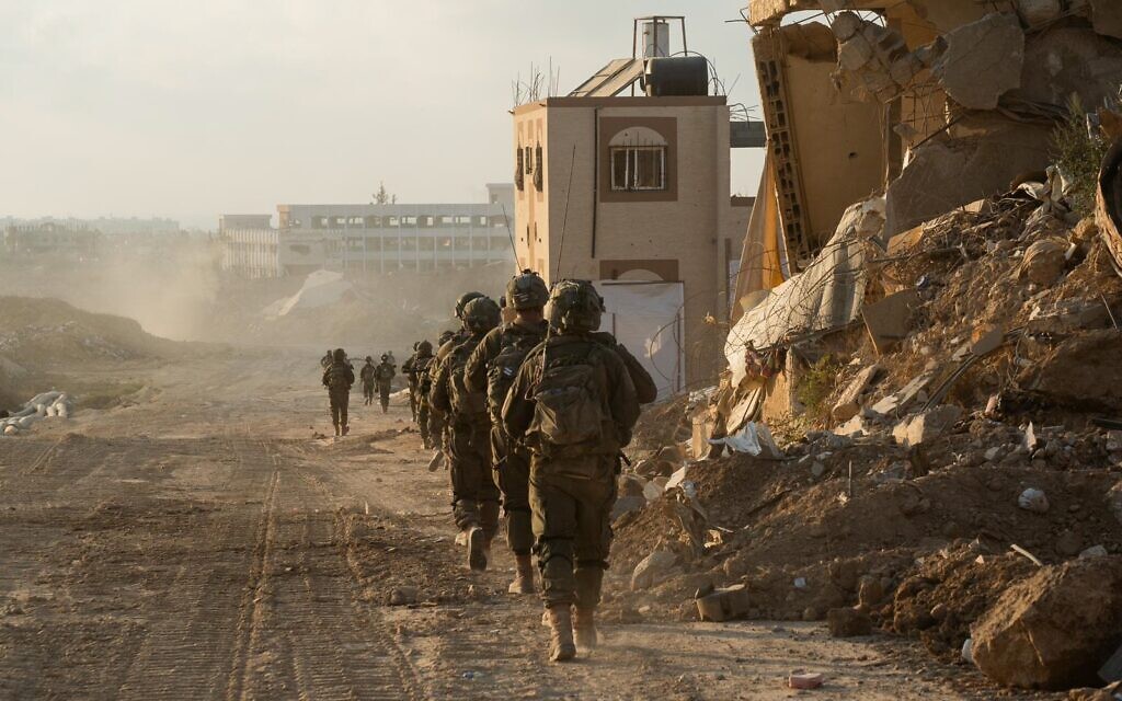 Des soldats de l'armée israélienne en train d'opérer dans la bande de Gaza, sur une photo publiée le 25 juillet 2024. (Crédit : Armée israélienne)