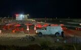 Une ambulance sur la plage de Bat Yam après la noyade de trois hommes, le 27 juillet 2024. (Crédit : Magen David Adom)