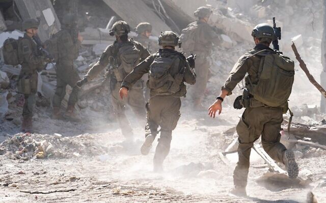 Illustration : Des soldats israéliens interviennent dans la bande de Gaza, sur une photo non datée publiée le 3 juillet 2024. (Crédit : Armée israélienne) Illustration : Des soldats israéliens interviennent dans la bande de Gaza, sur une photo non datée publiée le 3 juillet 2024. (Crédit : Armée israélienne)