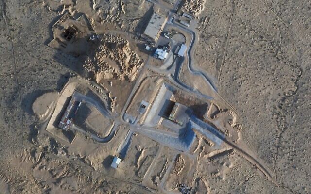 La construction du centre de recherche nucléaire Shimon Peres Negev, à proximité de Dimona, sur une photo satellite du 22 février 2021. (Crédit : Planet Labs Inc. via AP)