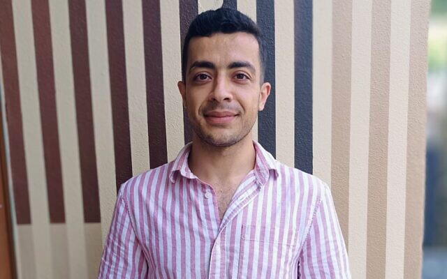 Le dissident gazaoui Hamza Howidy à Berlin, le 11 juillet 2024. (Crédit : Gianluca Pacchiani/Times of Israel)
