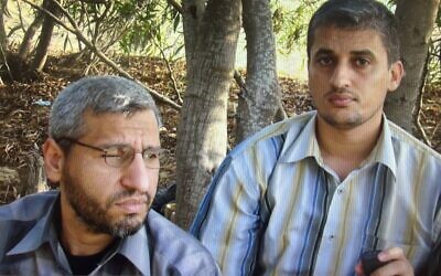 Le chef de l'aile armée du Hamas, Mohammed Deif (à droite), et Rafaa Salameh, commandant de la brigade Khan Younès du Hamas, sur une photo non datée. (Crédit : Autorisation)
