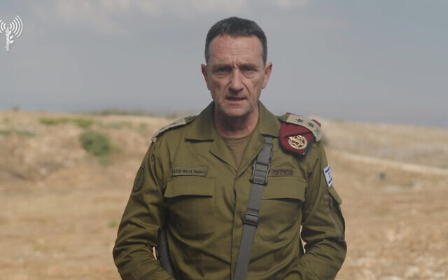Le chef d'état-major de Tsahal, le lieutenant-général Herzi Halevi, dans une déclaration vidéo du Commandement du Nord de Tsahal à Safed, le 26 août 2024. (Crédit : Armée israélienne)