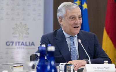 Le ministre des Affaires étrangères de l'Italie, Antonio Tajani, s'exprime lors d'une réunion avec les membres du G7, le 11 juillet 2024, lors du sommet de l'OTAN à Washington. (Crédit : Jacquelyn Martin/AP)