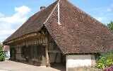 Saint-Germain-du-Bois : ferme bressane restaurée et transformée en bâtiment communal, en Saône-et-Loire, prise en 2009. (Crédit : PRA / CC BY-SA 3.0)
