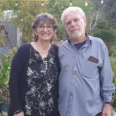 Zehava et Zeev Haker, tués lors de l'attaque du kibboutz Beeri par le Hamas le 7 octobre 2023. (Crédit : Autorisation) Zehava et Zeev Haker, tués lors de l'attaque du kibboutz Beeri par le Hamas le 7 octobre 2023. (Crédit : Autorisation)