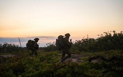 Des soldats israéliens dans la bande de Gaza, sur une image diffusée le 15 août 2024. (Crédit : Armée israélienne)