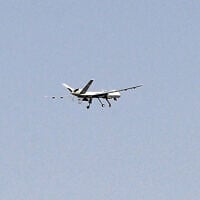 Illustration : Un drone américain MQ-9 Reaper survolant la ville de Kandahar, le 27 septembre 2023. (Crédit : Massoud Hossaini/AFP)