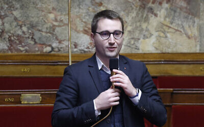 Le député LFI Antoine Léaument, à l'Assemblée nationale, à Paris, le 7 décembre 2023. (Crédit : Ludovic MARIN / AFP)