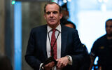Le Coordinateur de la question du Moyen-Orient et de l'Afrique du nord à la Maison Blanche, Brett McGurk, arrivant au Capitole américain, à Washington, le 18 avril 2024. (Crédit : Kent Nishimura/Getty Images/AFP)