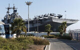 Le navire de guerre américain USS Wasp amarré au port de Limassol, à Chypre, le 9 août 2024. (Crédit : Iakovos Hatzistavrou / AFP)