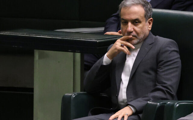 Abbas Araghchi assistant à une session du Parlement, alors que le président iranien défend le choix de son cabinet, dans la capitale Téhéran, le 17 août 2024.(Crédit : Atta Kenare/AFP) Abbas Araghchi assistant à une session du Parlement, alors que le président iranien défend le choix de son cabinet, dans la capitale Téhéran, le 17 août 2024.(Crédit : Atta Kenare/AFP)
