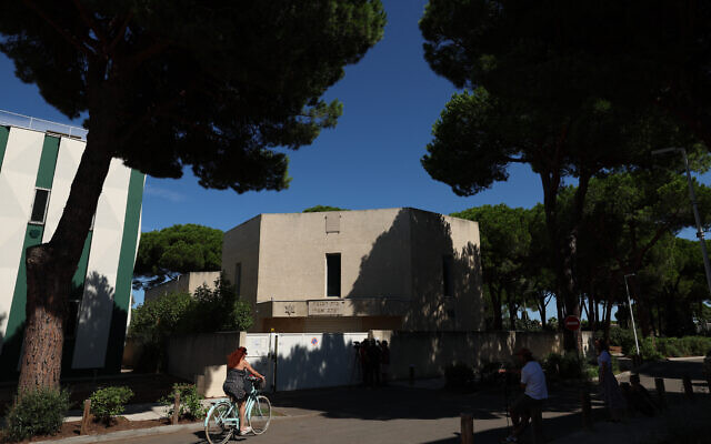 La synagogue Beth Yaacov à La Grande-Motte, dans le sud de la France, le 26 août 2024. (Crédit : Pascal GUYOT / AFP) La synagogue Beth Yaacov à La Grande-Motte, dans le sud de la France, le 26 août 2024. (Crédit : Pascal GUYOT / AFP)