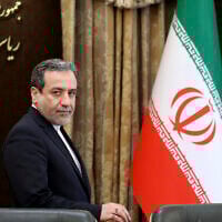 Abbas Araghchi assistant à un point de presse, à Téhéran, en Iran, le 7 juillet 2019. (Crédit : Ebrahim Noroozi/AP)