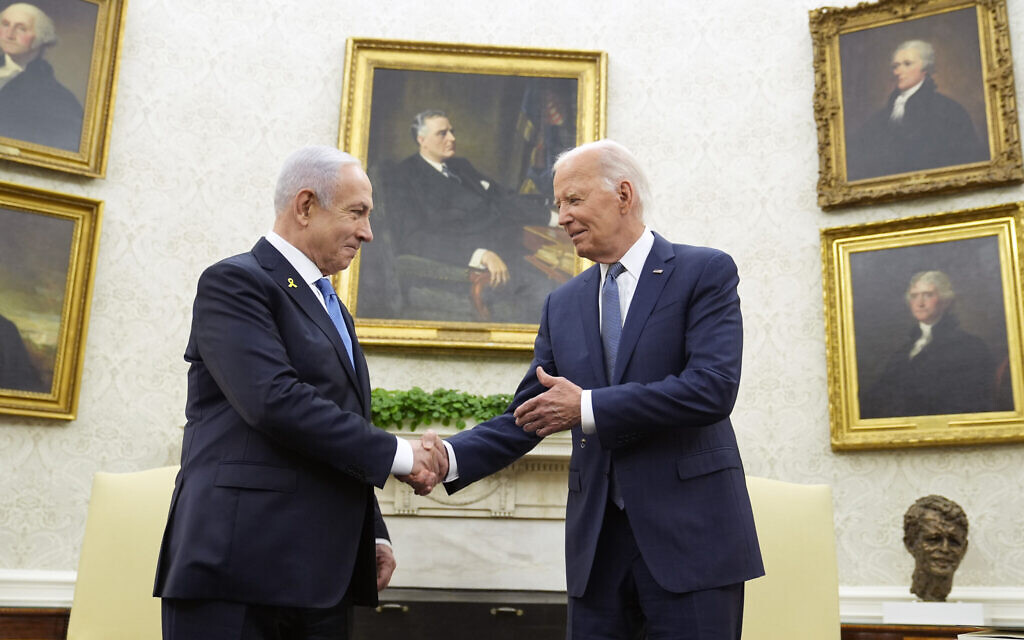 Le président Joe Biden et le Premier ministre israélien Benjamin Netanyahu, dans le bureau Ovale, à la Maison Blanche, à Washington, le 25 juillet 2024. (Crédit : Susan Walsh/AP)
