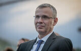 Le ministre de la Justice Yariv Levin assistant à une cérémonie de prestation de serment pour les juges nouvellement nommés à la résidence présidentielle, à Jérusalem, le 23 juin 2024. (Crédit : Chaïm Goldberg/Flash90)