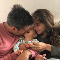 Myra Sack et Matt Goldstein avec Havi Lev Goldstein. (Autorisation)