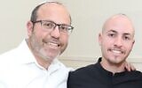 Tzvika Mor avec son fils Eitan, otage à Gaza, sur une photo non-datée. (Crédit : Autorisation)