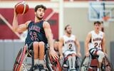 Peter Berry a aidé l'Université de l'Alabama à remporter le championnat interuniversitaire de basket-fauteuil en 2023. (Autorisation : Université de l'Alabama via JTA)