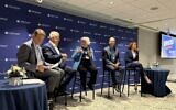 Un panel d'événements parallèles à la Convention nationale démocrate, à Chicago, le 21 août 2024. (Crédit : Jacob Magid/Times of Israel)