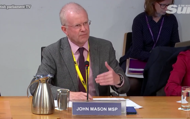 John Mason. (Capture d'écran d'une vidéo publiée le 24 mai 2023 sur la chaîne YouTube du Scottish Sun, utilisée conformément à l’article 27a de la loi sur le droit d’auteur) John Mason. (Capture d'écran d'une vidéo publiée le 24 mai 2023 sur la chaîne YouTube du Scottish Sun, utilisée conformément à l’article 27a de la loi sur le droit d’auteur)