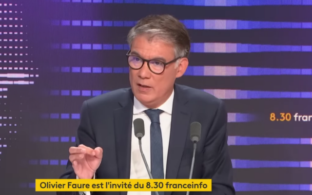 Le Premier secrétaire du Parti socialiste, Olivier Faure, dans une interview sur Franceinfo, le 26 août 2024. (Capture d'écran YouTube, utilisée conformément à l'article 27a de la loi sur le droit d'auteur)