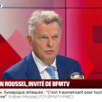 Le premier secrétaire du Parti communiste français, Fabien Roussel, dans une interview diffusée sur BFMTV le 26 août 2024. (Crédit : Capture d'écran/YouTube ; utilisée conformément à l'article 27a de la loi sur le droit d'auteur)
