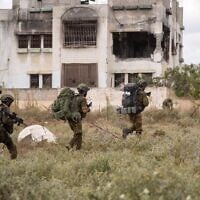 Photo d'illustration : Des réservistes de la 252e division opérant dans le corridor de Netzarim dans le centre de la bande de Gaza, sur une photo publiée le 25 août 2024. (Crédit : Armée israélienne)