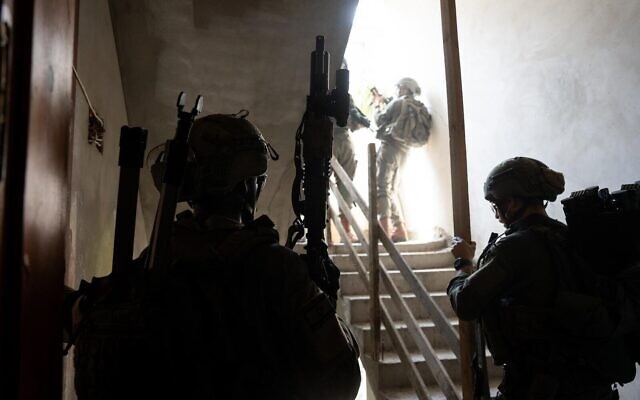 Des soldats de l'armée israélienne opérant dans la bande de Gaza, sur une photo publiée le 3 août 2024. (Crédit : Armée israélienne)