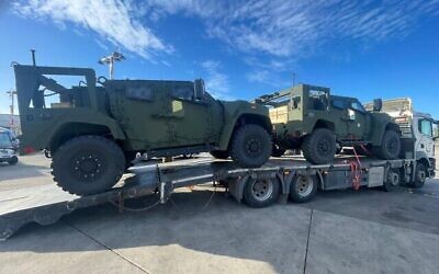 Du matériel militaire fourni par les États-Unis arrive en Israël en décembre 2023 (Service du porte-parole du ministère de la Défense)