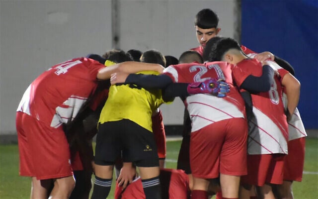 L'équipe de football des jeunes du Bnei HaGolan VeHaGalil Football Club. (Crédit : Bnei HaGolan VeHaGalil FC)