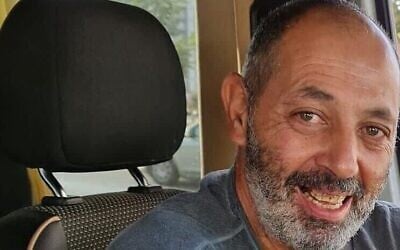 Eitan Levy, chauffeur de taxi originaire de Bat Yam qui a été assassiné et dont la dépouille a été emmenée à Gaza par des terroristes du Hamas, le 7 octobre 2023. (Crédit : Autorisation)